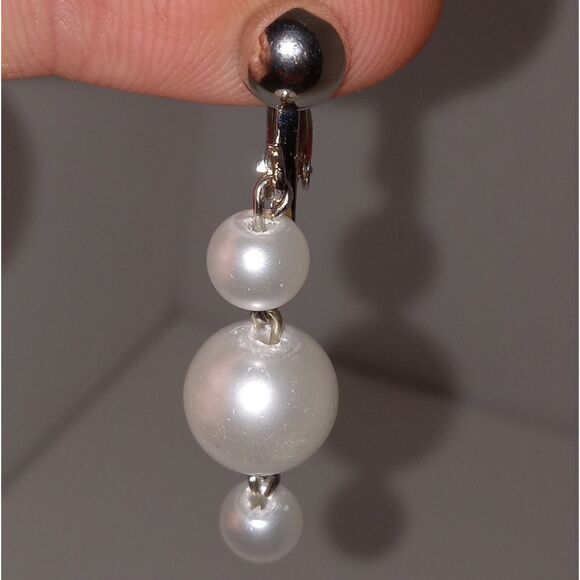 CLEARANCE Faux pearl clip on earrings and bracelet - Picture 5 of 5